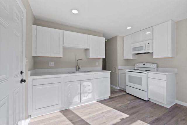1576 Koebel Road, Columbus, OH 43207