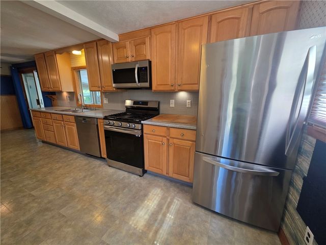 1 Hopkins Court, Coventry, RI 02816