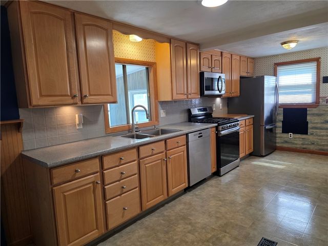 1 Hopkins Court, Coventry, RI 02816