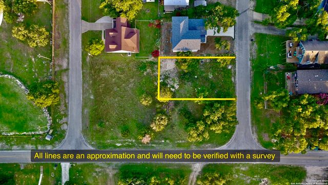 119 FRIENDLYWOOD DR, Canyon Lake, TX 78133