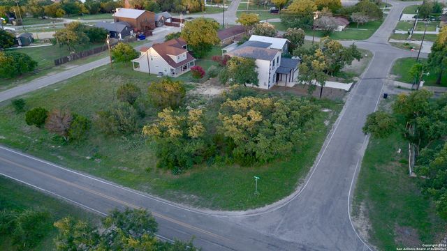 119 FRIENDLYWOOD DR, Canyon Lake, TX 78133