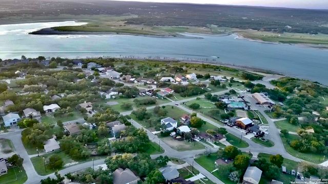 119 FRIENDLYWOOD DR, Canyon Lake, TX 78133