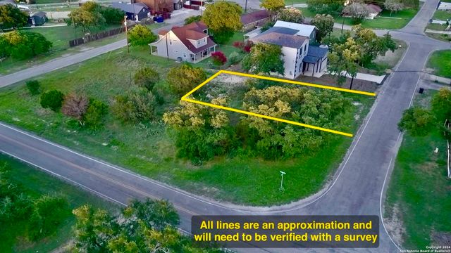 119 FRIENDLYWOOD DR, Canyon Lake, TX 78133