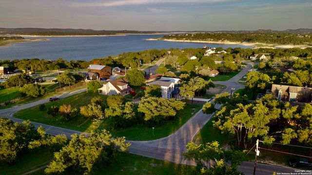 119 FRIENDLYWOOD DR, Canyon Lake, TX 78133