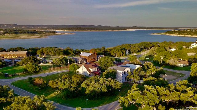 119 FRIENDLYWOOD DR, Canyon Lake, TX 78133