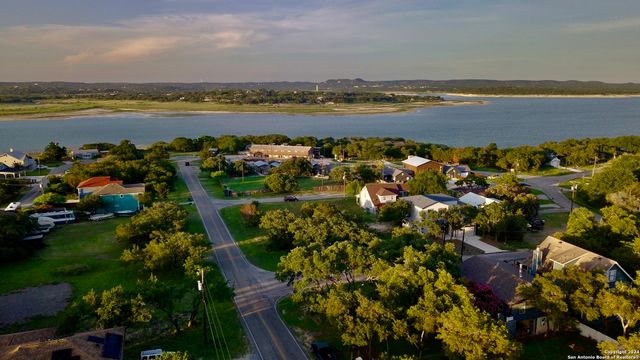 119 FRIENDLYWOOD DR, Canyon Lake, TX 78133