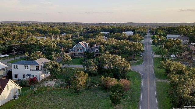 119 FRIENDLYWOOD DR, Canyon Lake, TX 78133