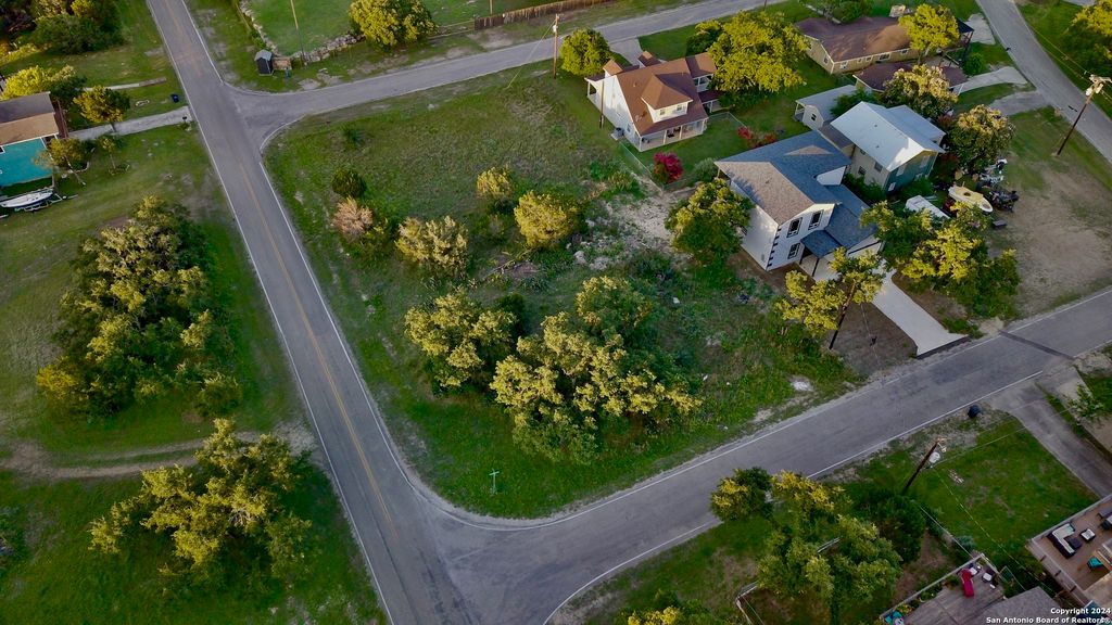 119 FRIENDLYWOOD DR, Canyon Lake, TX 78133