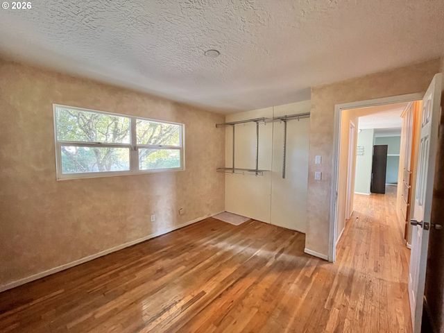 15550 Se MILLMAIN Dr, Portland, OR 97233