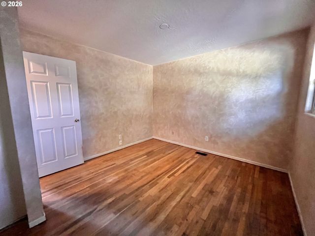 15550 Se MILLMAIN Dr, Portland, OR 97233
