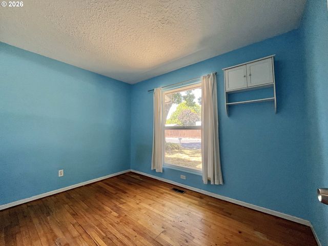 15550 Se MILLMAIN Dr, Portland, OR 97233