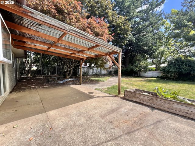 15550 Se MILLMAIN Dr, Portland, OR 97233