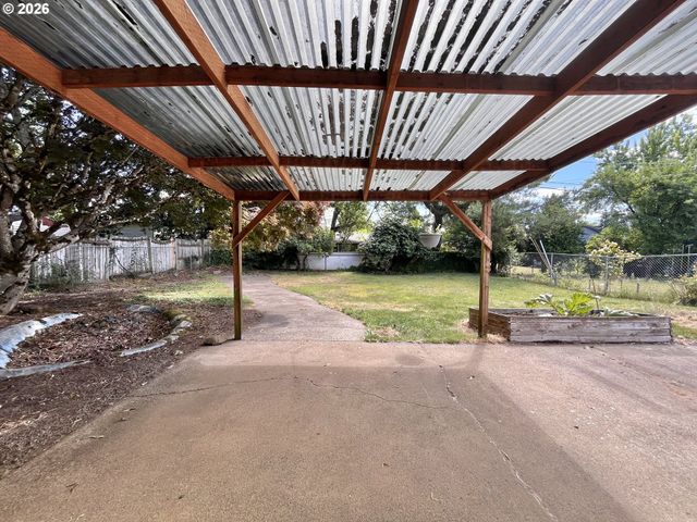 15550 Se MILLMAIN Dr, Portland, OR 97233