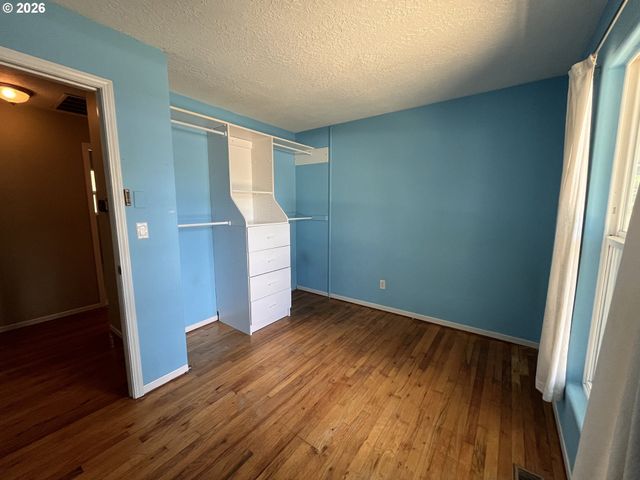15550 Se MILLMAIN Dr, Portland, OR 97233