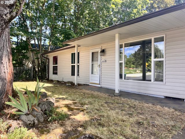 15550 Se MILLMAIN Dr, Portland, OR 97233