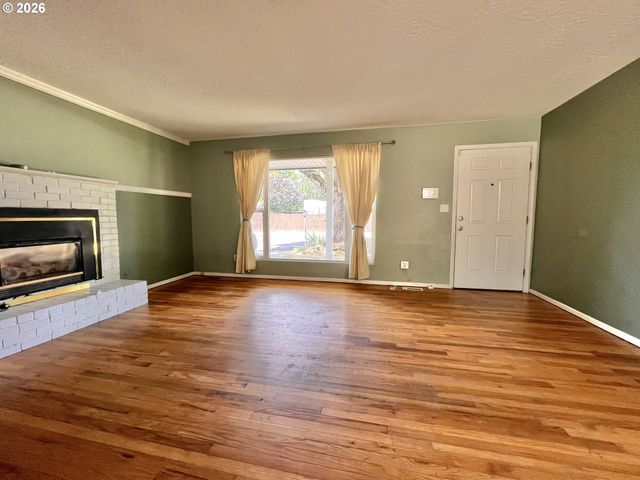 15550 Se MILLMAIN Dr, Portland, OR 97233