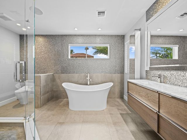 2811 NE 55th Place, Fort Lauderdale, FL 33308