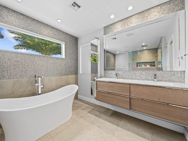 2811 NE 55th Place, Fort Lauderdale, FL 33308