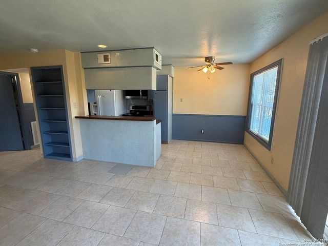 5944 Danny Kaye Dr Apt 1, San Antonio, TX 78240