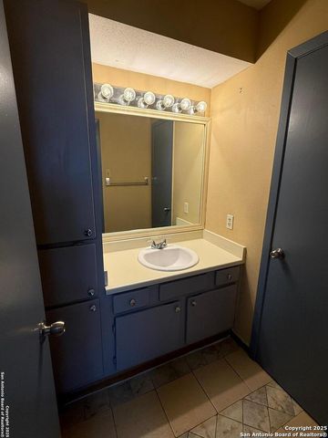 5944 Danny Kaye Dr Apt 1, San Antonio, TX 78240