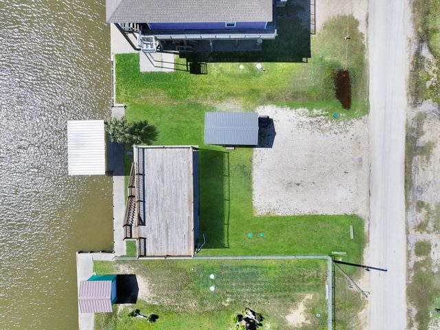 1515 Mabry Street, Gilchrist, TX 77617