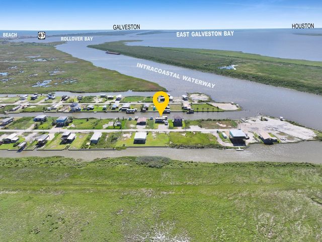 1515 Mabry Street, Gilchrist, TX 77617