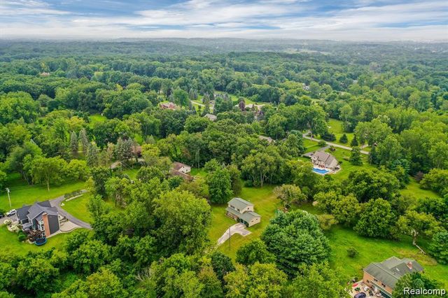 2580 Harvest Hill, Brighton Township, MI 48114