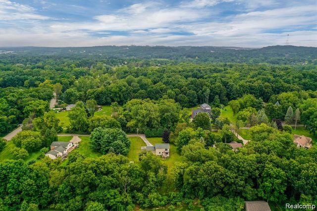 2580 Harvest Hill, Brighton Township, MI 48114
