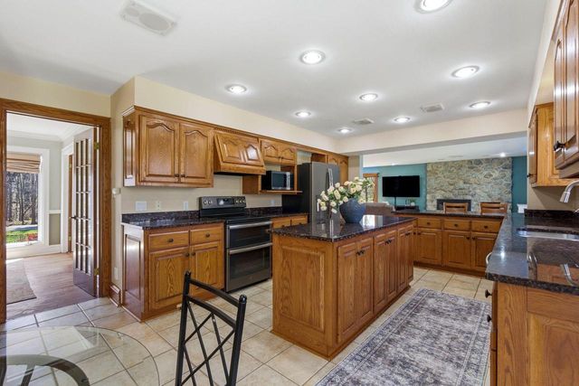 4550 Thorncrest DRIVE, Franklin, WI 53132