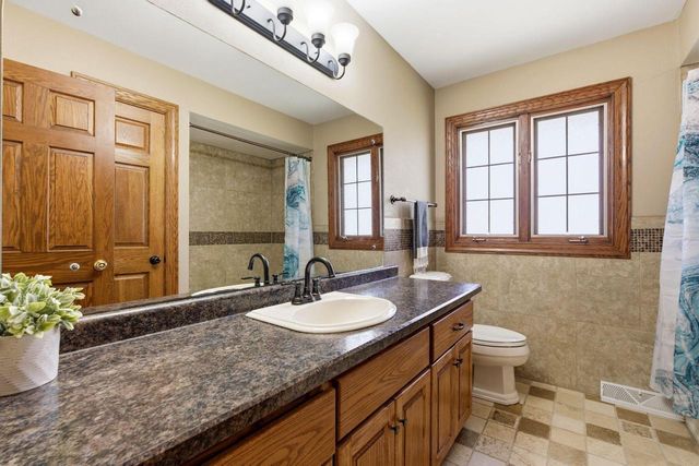 4550 Thorncrest DRIVE, Franklin, WI 53132