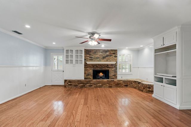 909 Elizabeth St, Gilmer, TX 75644