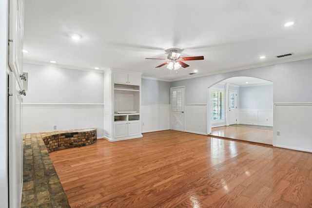 909 Elizabeth St, Gilmer, TX 75644
