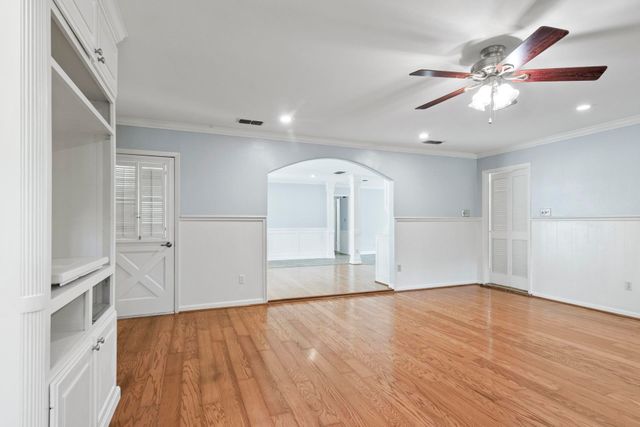 909 Elizabeth St, Gilmer, TX 75644