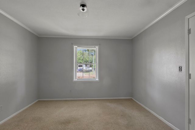 909 Elizabeth St, Gilmer, TX 75644