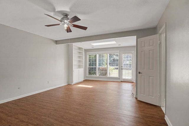 909 Elizabeth St, Gilmer, TX 75644