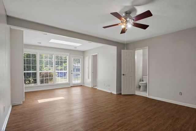 909 Elizabeth St, Gilmer, TX 75644