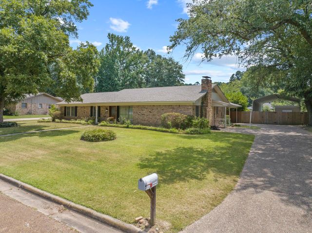 909 Elizabeth St, Gilmer, TX 75644