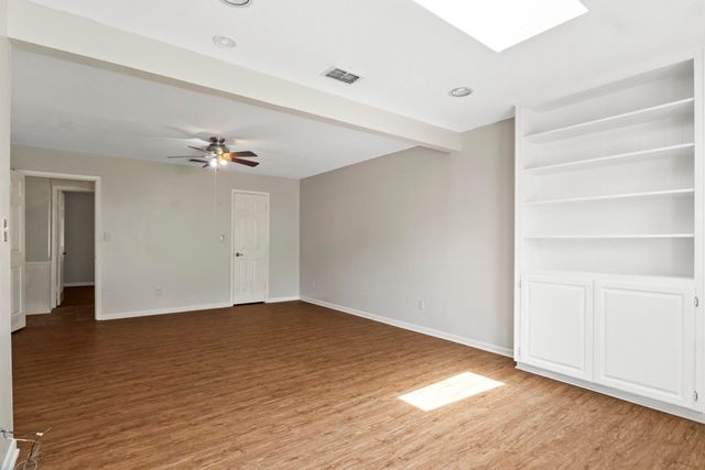 909 Elizabeth St, Gilmer, TX 75644