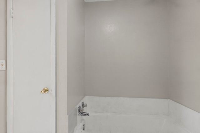 909 Elizabeth St, Gilmer, TX 75644