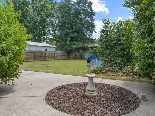 909 Elizabeth St, Gilmer, TX 75644