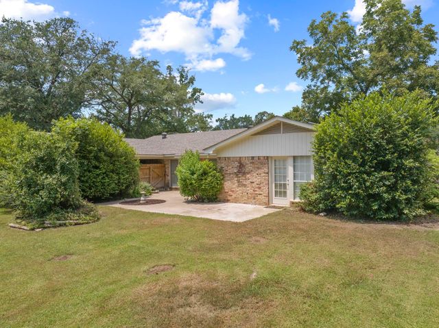 909 Elizabeth St, Gilmer, TX 75644