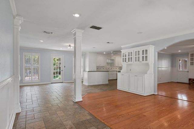 909 Elizabeth St, Gilmer, TX 75644