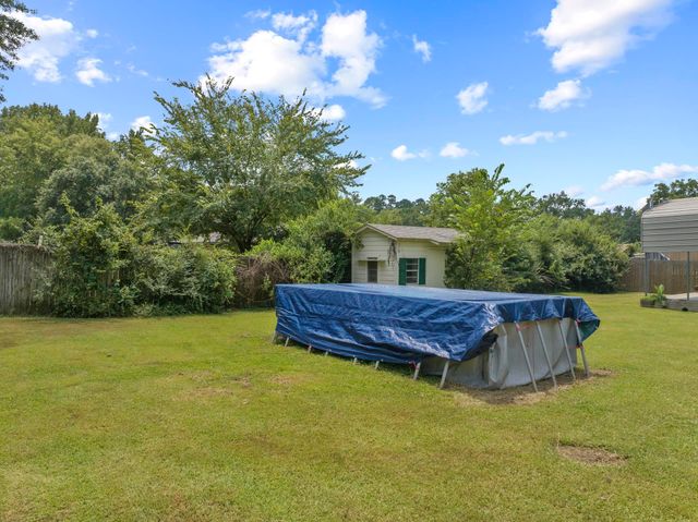 909 Elizabeth St, Gilmer, TX 75644