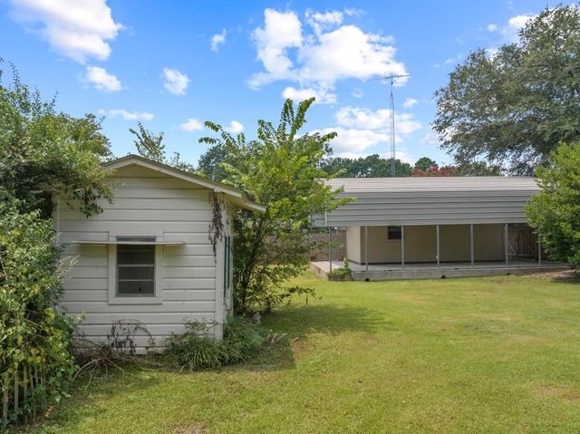 909 Elizabeth St, Gilmer, TX 75644