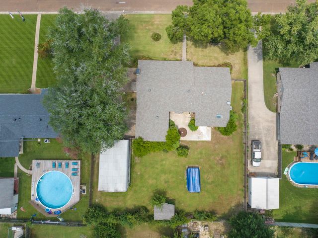 909 Elizabeth St, Gilmer, TX 75644
