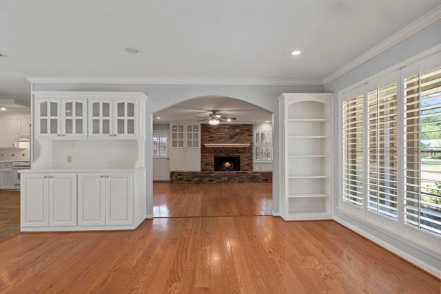 909 Elizabeth St, Gilmer, TX 75644