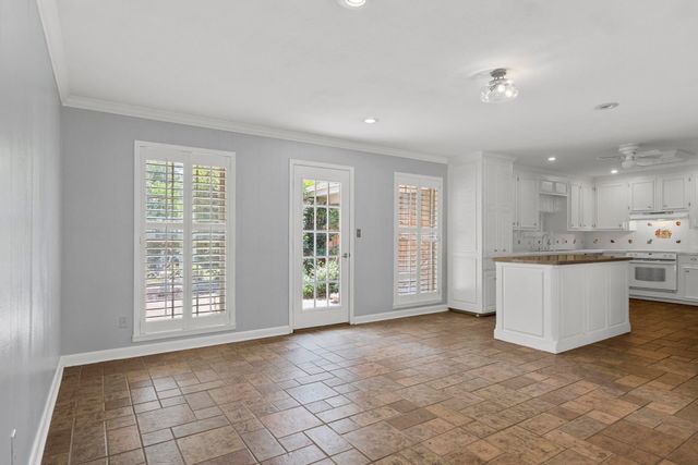 909 Elizabeth St, Gilmer, TX 75644