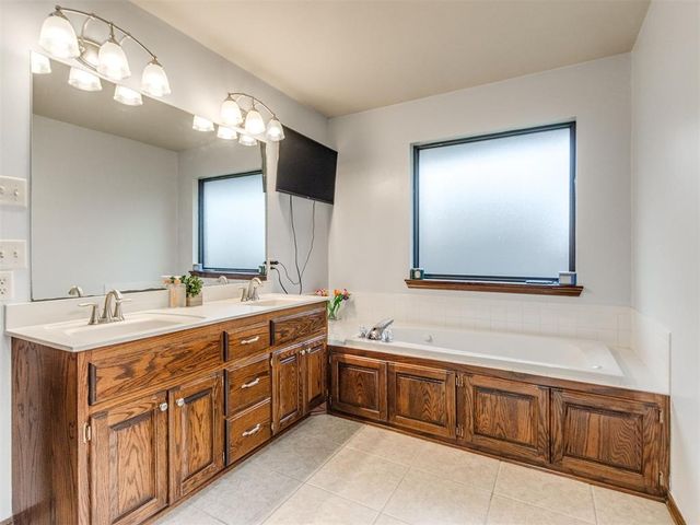 4204 Thorn Burn Place, Oklahoma City, OK 73179