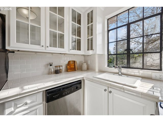 2336 Sw OSAGE St 406, Portland, OR 97205