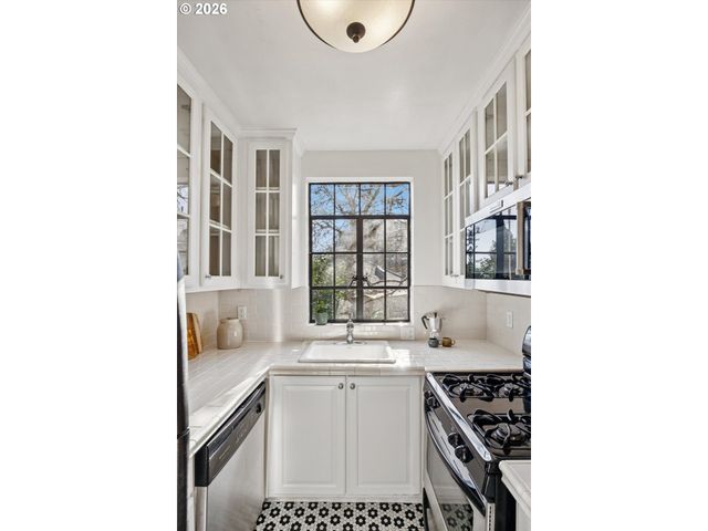 2336 Sw OSAGE St 406, Portland, OR 97205